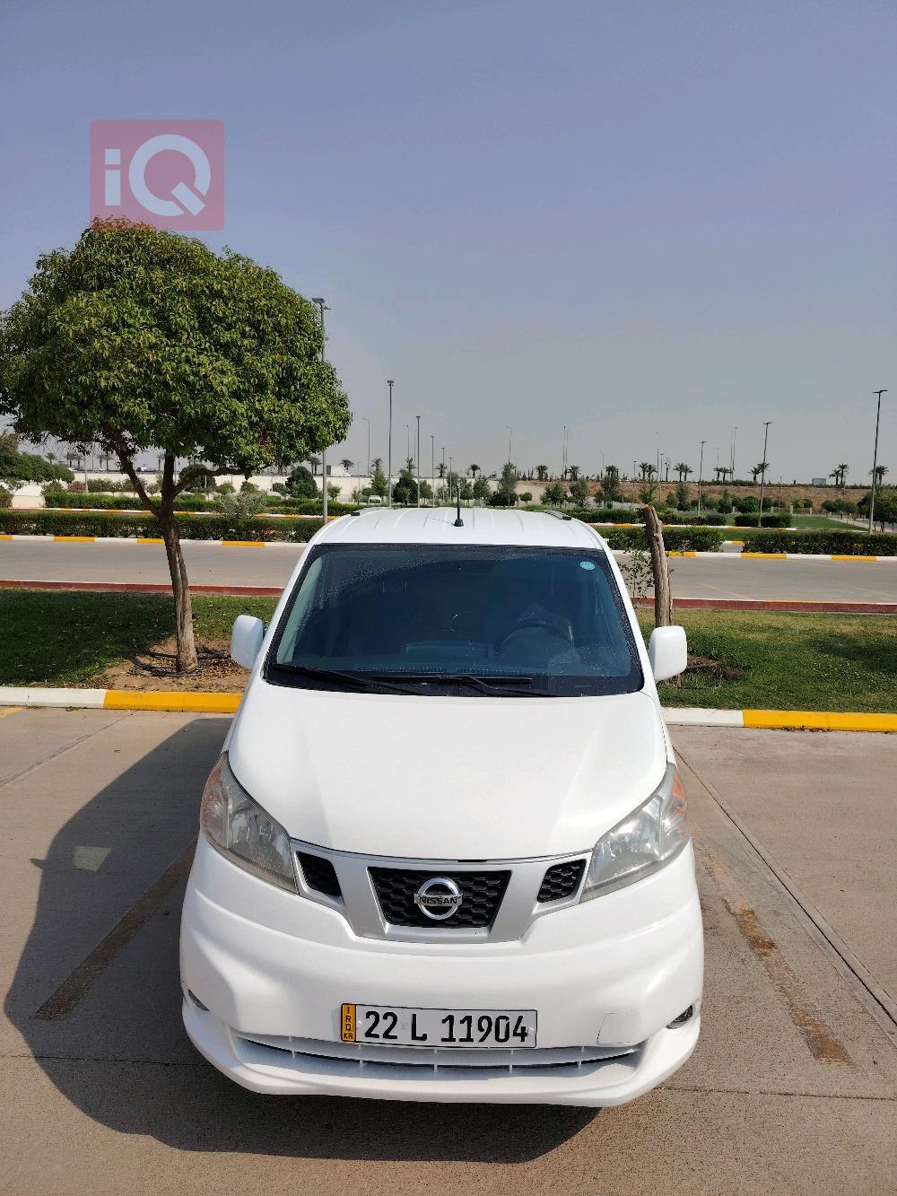 نیسان NV200